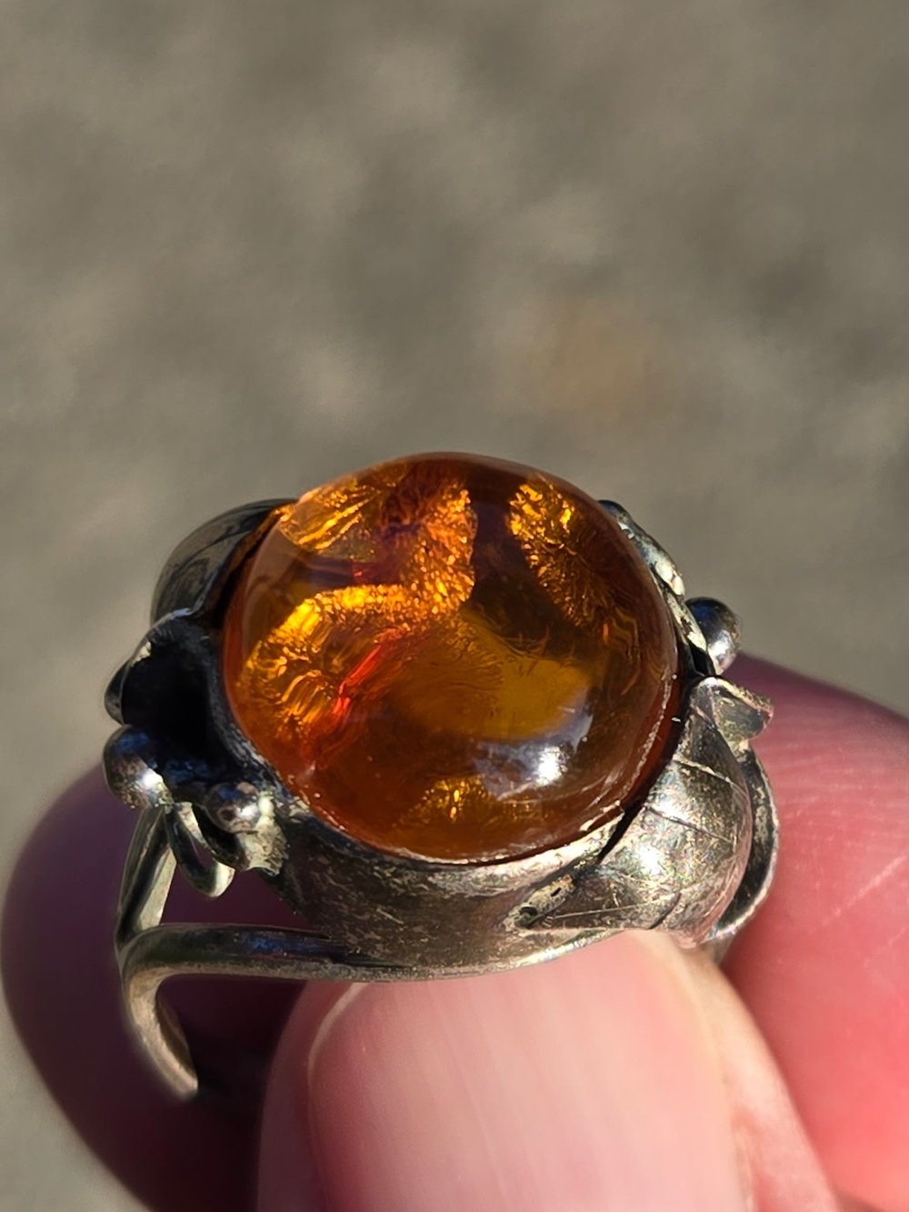 Vtg. amber ring, sterling silver, hallmarked on band.